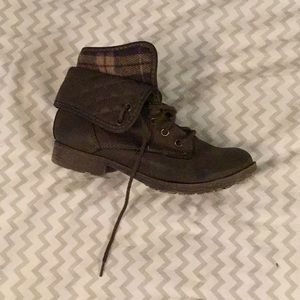 Brown ankle boots with flannel lining.